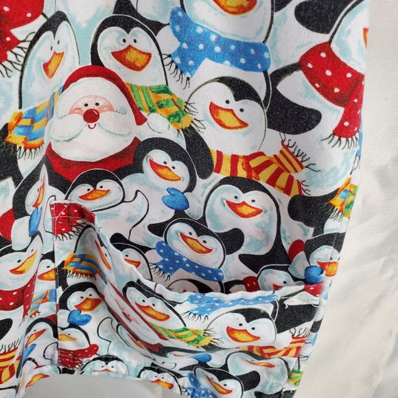 MNJ V-Neck Scrub Top Wintery Santa Claus with Penguins Print 2 Pockets Sz XL - Picture 5 of 6